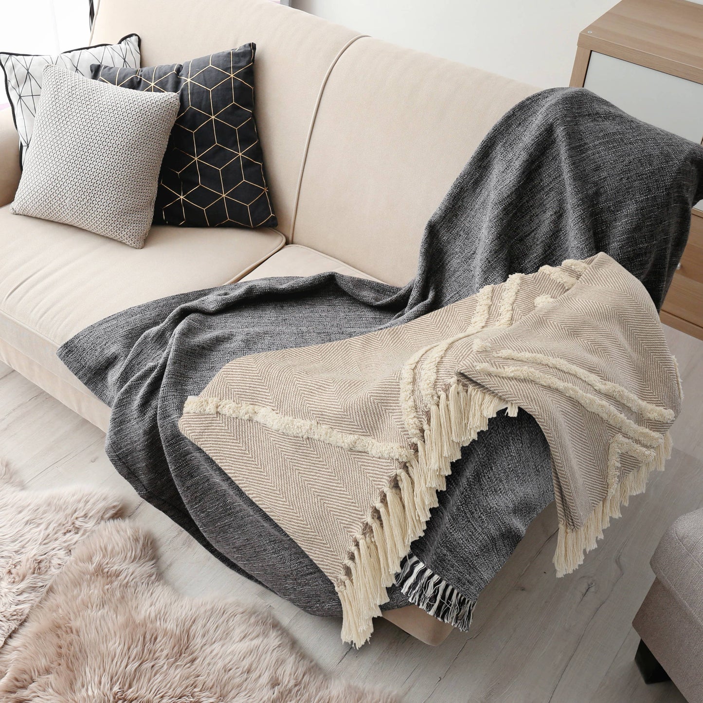 Couverture touffetée géométrique beige et crème avec franges