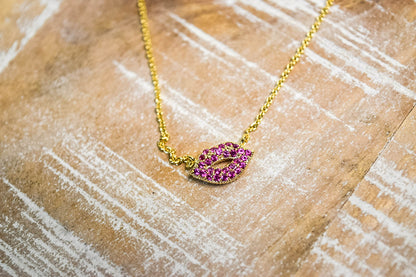 Cubic Zirconia Lips Pendant Necklace - Gold