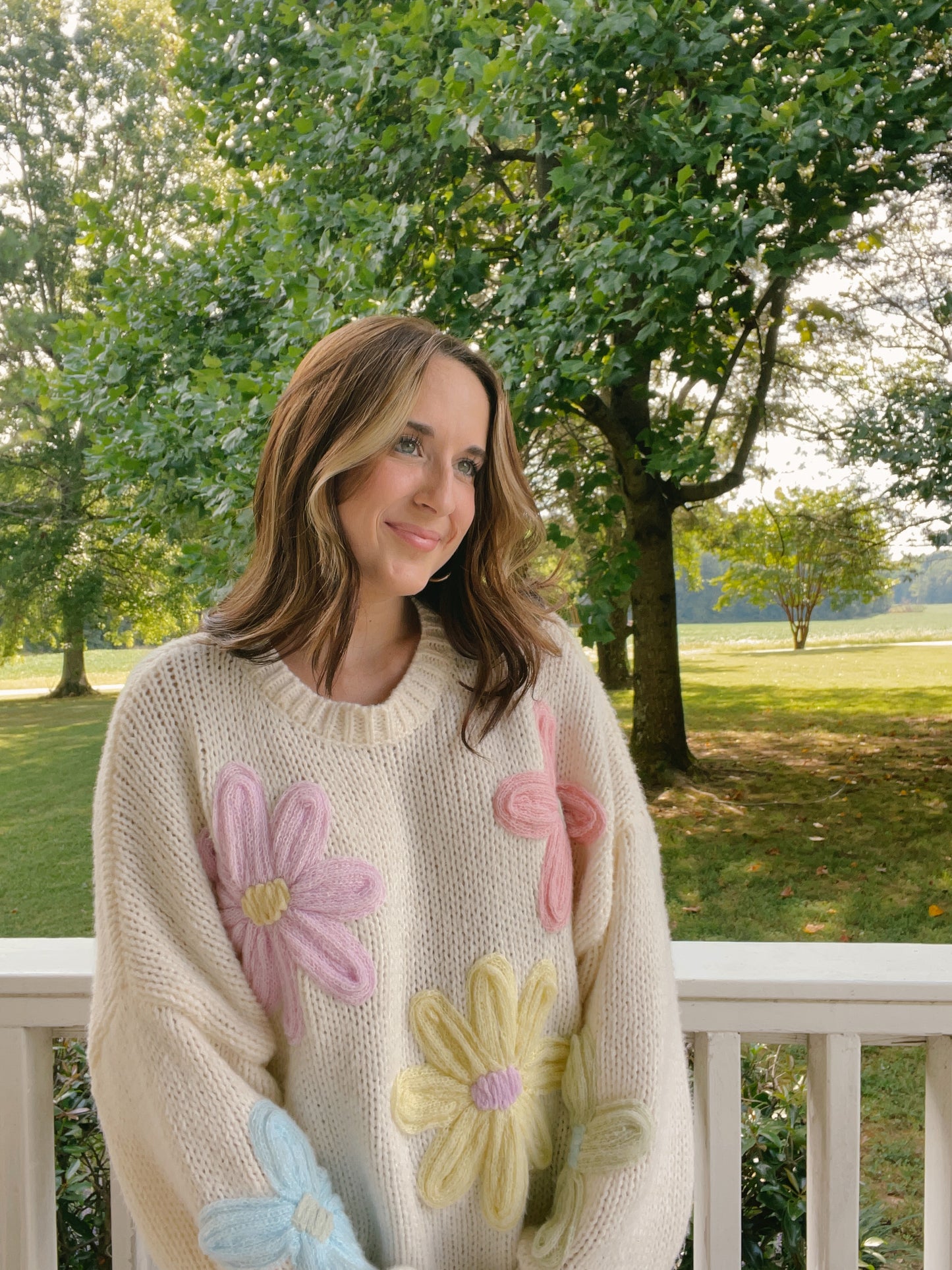 Embroidered Daisy Floral Oversized Sweater Ivory