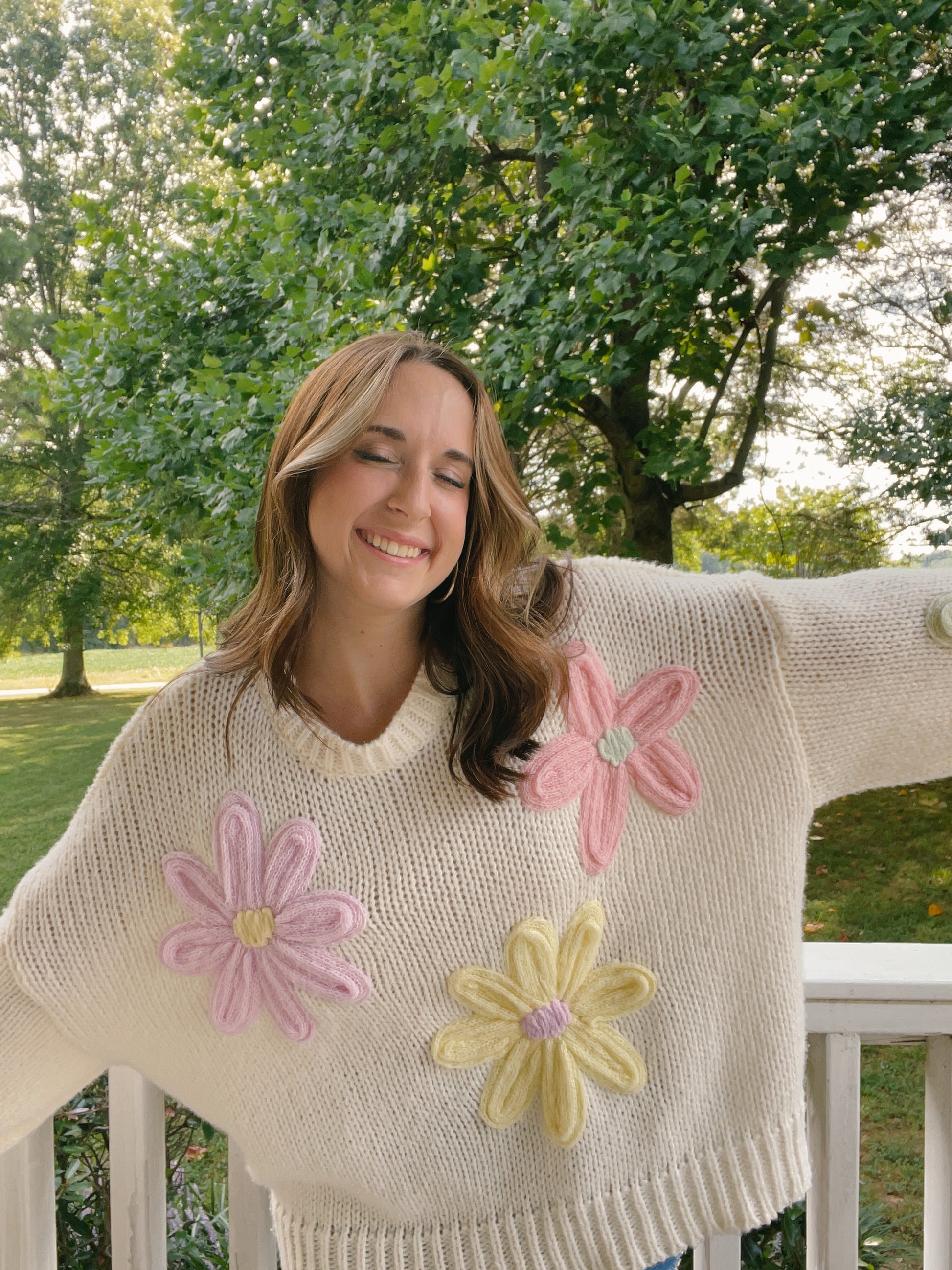 Embroidered Daisy Floral Oversized Sweater Ivory